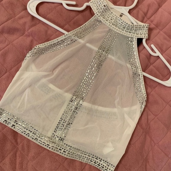 💚2/30$💚✨NWT✨White halter top with jewels - Picture 5 of 5